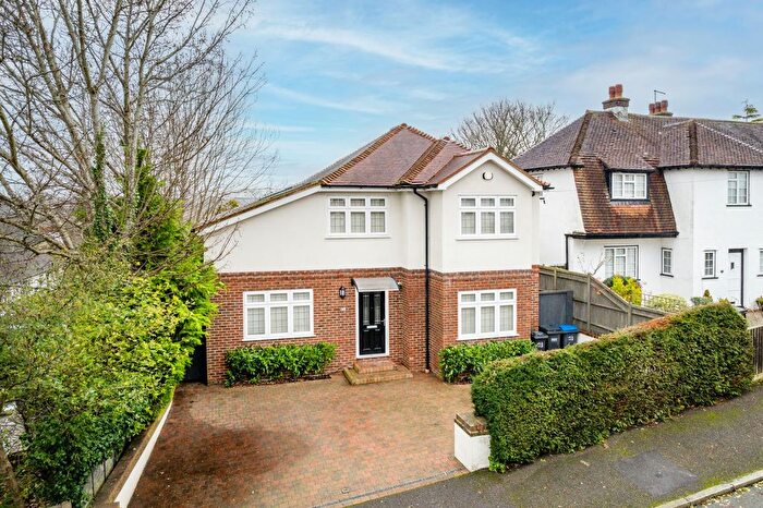 3 Bedroom Detached House For Sale In Hillside Road, Coulsdon, CR5