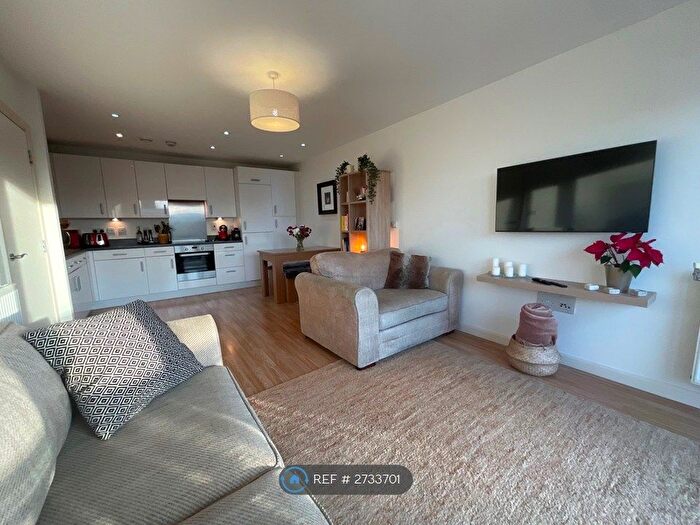 2 Bedroom Flat To Rent In Chadwick House, London, SW11