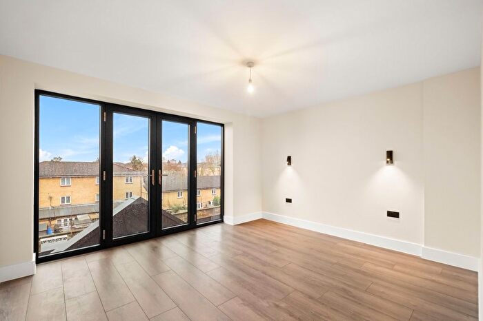 2 Bedroom Flat To Rent In Glebe Road, Islington, E8