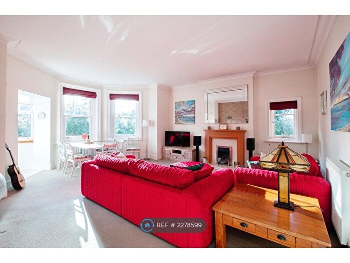 2 Bedroom Flat To Rent In Azalea Court, Bournemouth, BH4