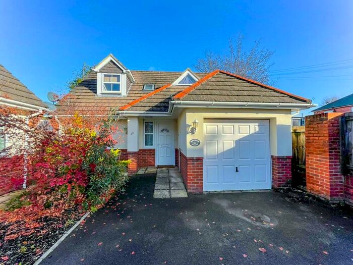 3 Bedroom Chalet To Rent In Waltham Road, Bournemouth, Dorset, BH7