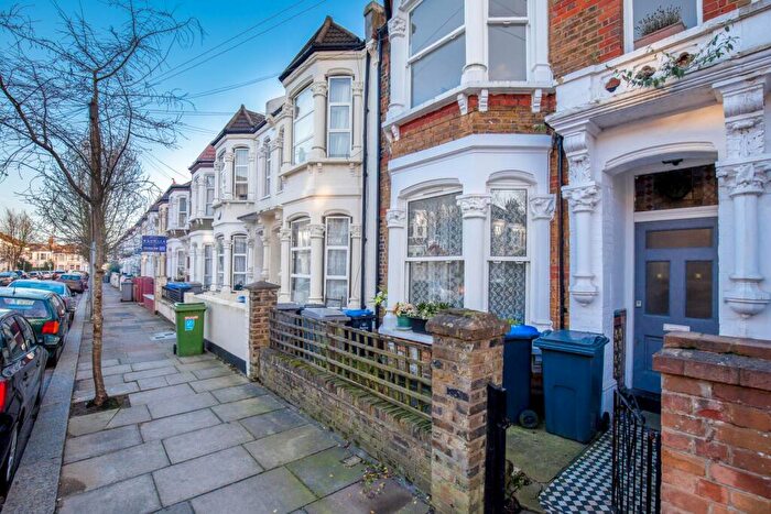 2 Bedroom Flat To Rent In Ashburnham Road, Kensal Rise, London, NW10