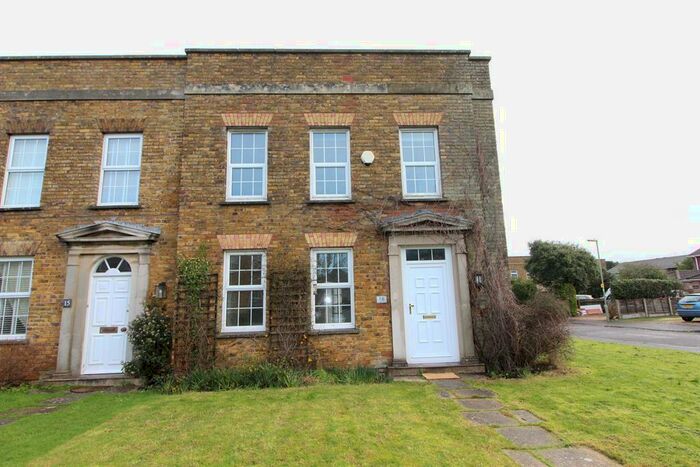 4 Bedroom Town House To Rent In Hamilton Court, De Le Warr Road, Milford On Sea, Lymington, SO41