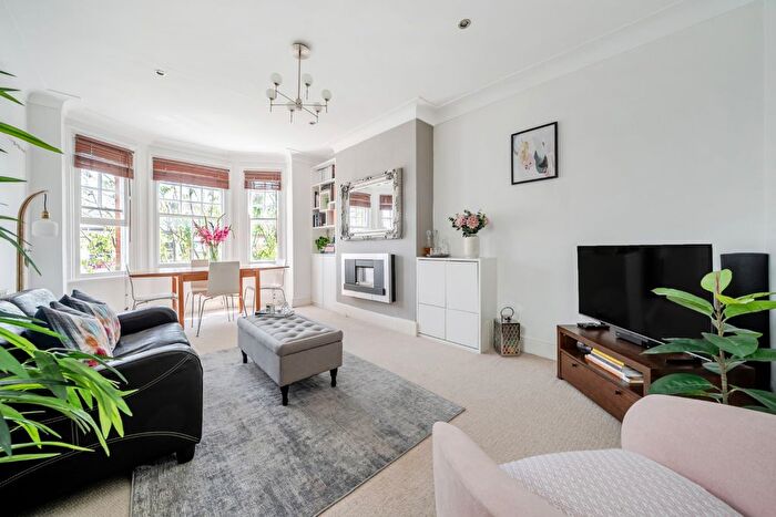 2 Bedroom Flat For Sale In Hackford Road, Stockwell, London, SW9