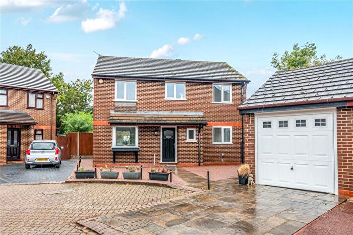 4 Bedroom Detached House For Sale In Gladbeck Way, Enfield, EN2