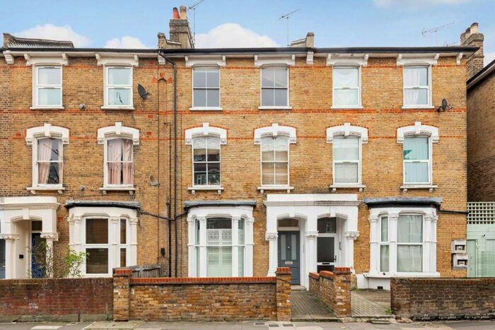 3 Bedroom Flat To Rent In Victoria Road, London, N4