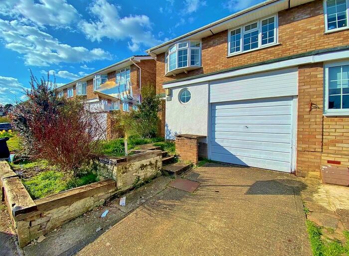 4 Bedroom Semi-Detached House To Rent In Lynwood, GU2