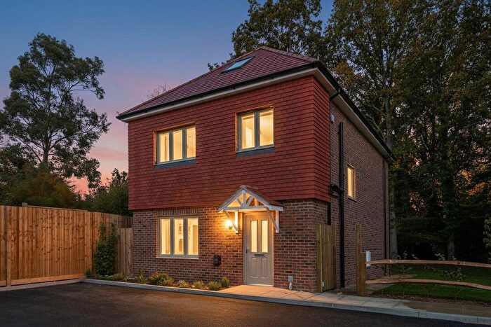 4 Bedroom Detached House For Sale In - Weatherhill Road, Smallfield, Horley, RH6