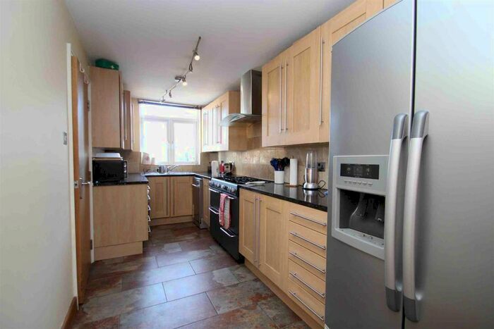 3 Bedroom Terraced House To Rent In Willow Tree Close, Earlsfield, London, SW18