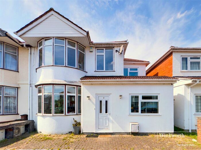 5 Bedroom Semi-Detached House To Rent In Berkeley Road, Kingsbury, London, NW9