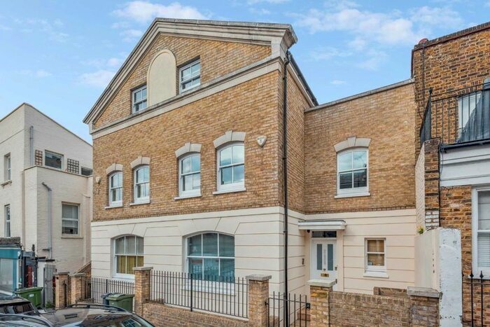 4 Bedroom Semi-Detached House To Rent In The Chase, London, SW4