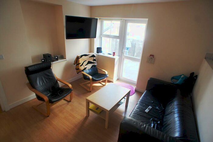 5 Bedroom Flat To Rent In Richmond Road, Cathays, CF24