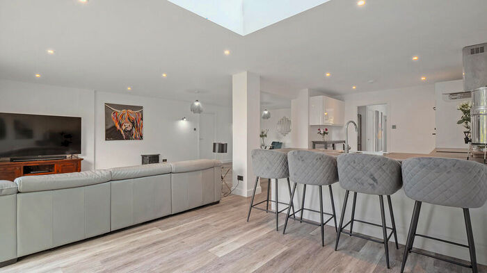 5 Bedroom Detached House For Sale In Main Street, Walton-on-Trent, DE12