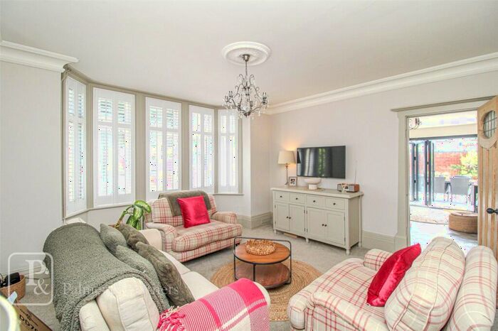 5 Bedroom Link Detached House For Sale In Skelmersdale Road, Clacton-on-Sea, Essex, CO15