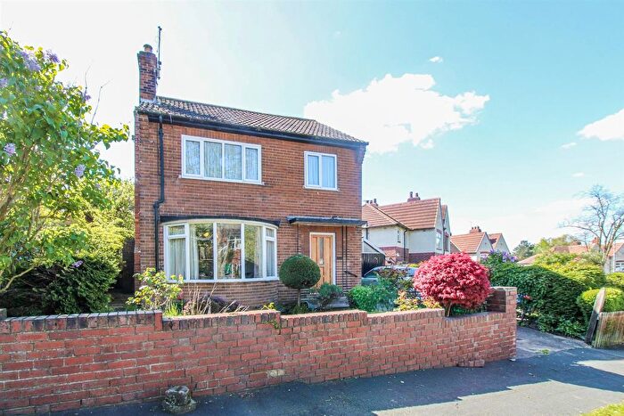3 Bedroom Detached House For Sale In Mount Crescent, Thornes, Wakefield, WF2