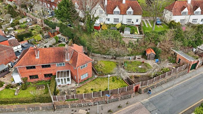 3 Bedroom Semi-detached House For Sale In Park Lane, Norwich, NR2