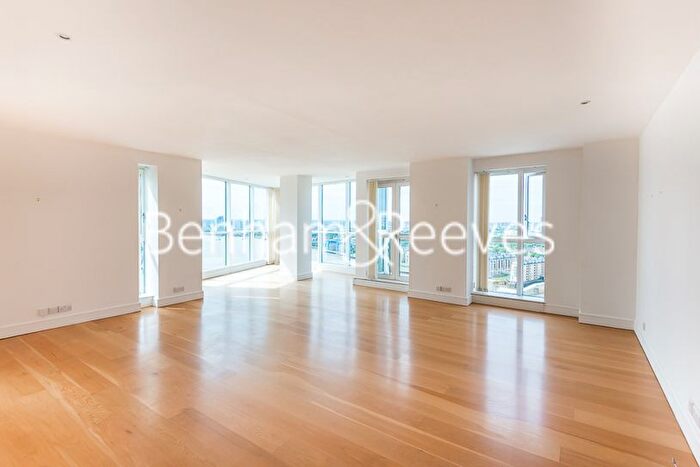3 Bedroom Flat To Rent In Berkeley Tower, Westferry Circus, E14