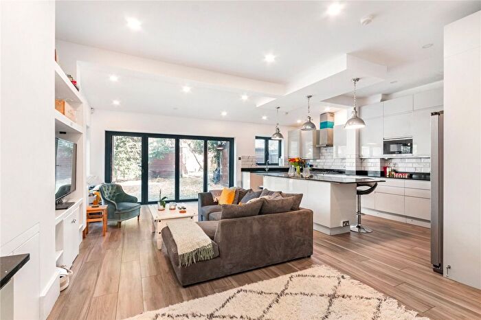 4 Bedroom End Of Terrace House To Rent In Nimrod Road, London, SW16