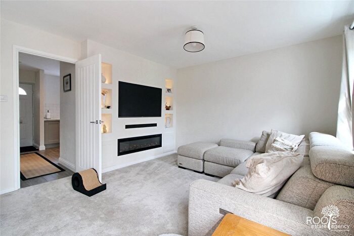 3 Bedroom Semi-Detached House For Sale In Ilkley Way, Thatcham, RG19