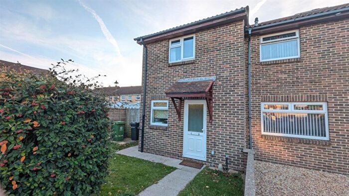 2 Bedroom Semi-Detached House To Rent In Lidiard Gardens, Southsea, PO4