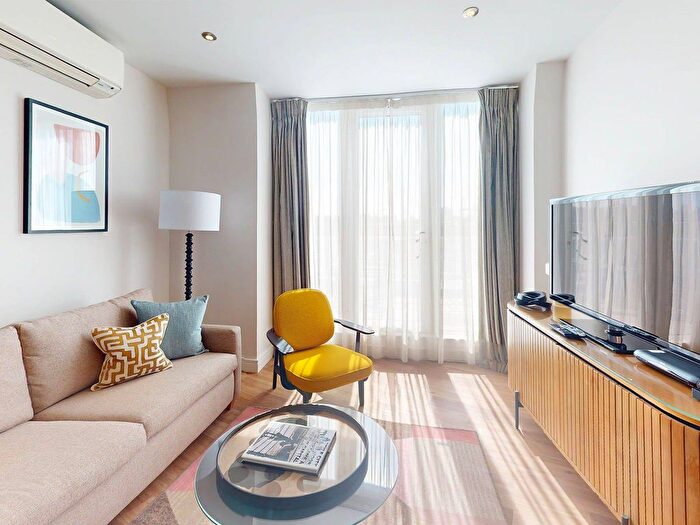 3 Bedroom Flat To Rent In Ashburn Place, South Kensington, London, SW7