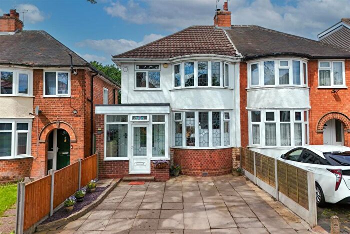 3 Bedroom Semi-Detached House For Sale In Steyning Road, South Yardley, Birmingham, B26