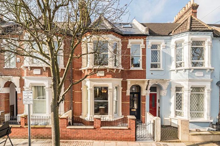 4 Bedroom Property For Sale In Forthbridge Road, Clapham Common North Side, SW11