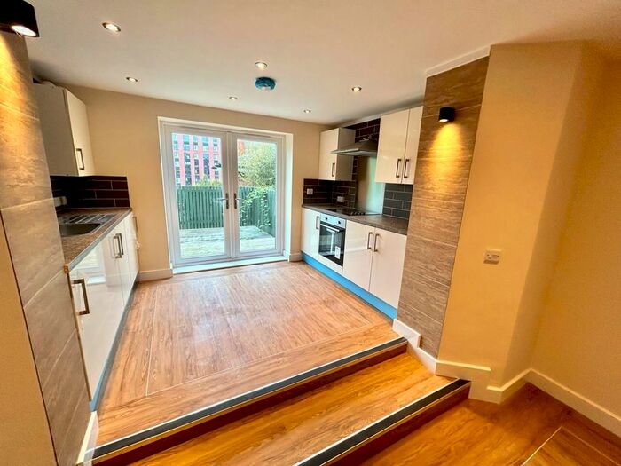 4 Bedroom Property To Rent In Cemetery Road, Sheffield, S11