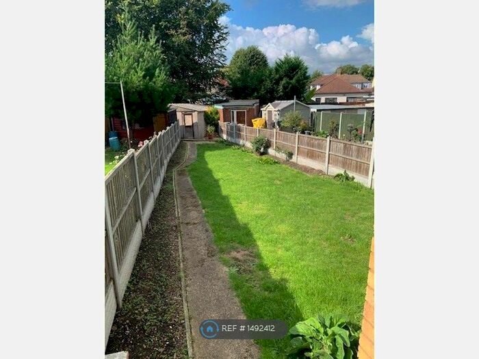 3 Bedroom Semi-Detached House To Rent In Upper Rainham Road, Hornchurch, RM12
