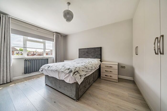 4 Bedroom Detached House For Sale In Village Road, Enfield, EN1