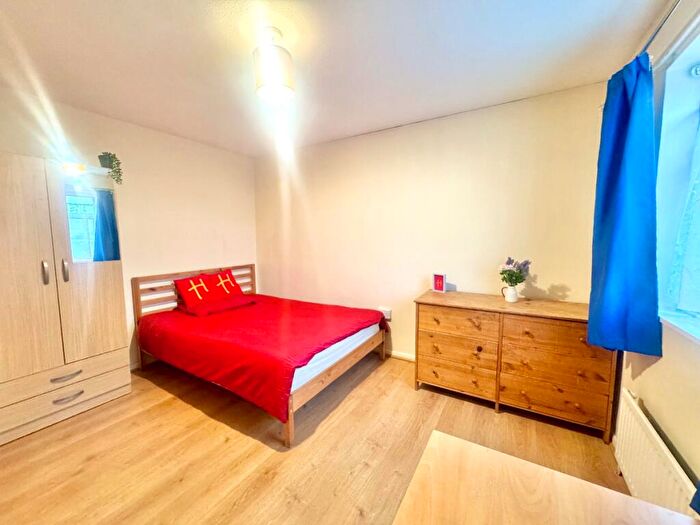 5 Bedroom Semi Detached House To Rent In Bed Student Home - Downs Road, Ukc, CT2