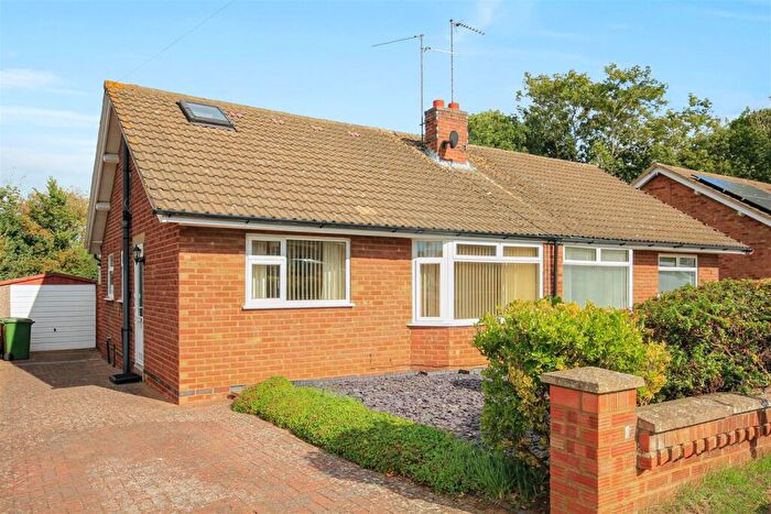 2 Bedroom Semi Detached House For Sale In Oakway, Wellingborough, NN8