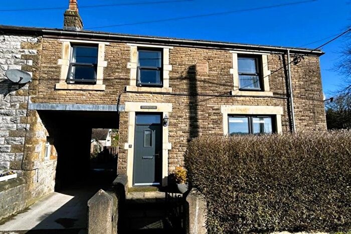 4 Bedroom Semi-Detached House For Sale In Dale Road, Dove Holes, SK17