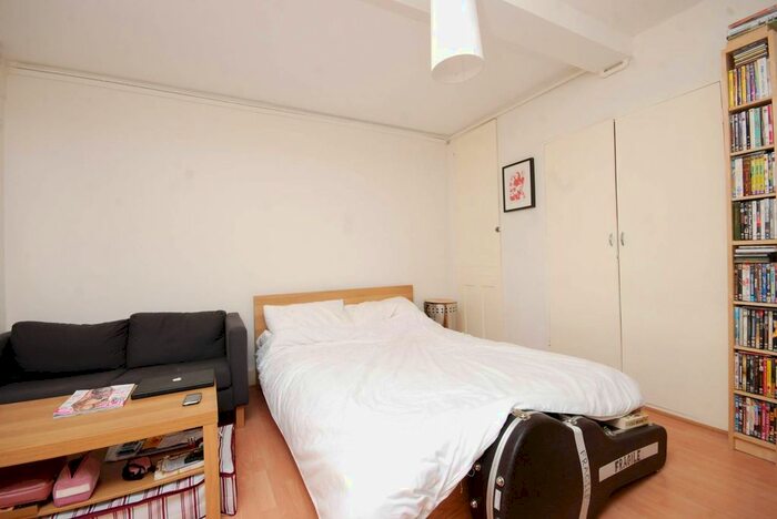 Studio To Rent In Jenner Road, Guildford, GU1