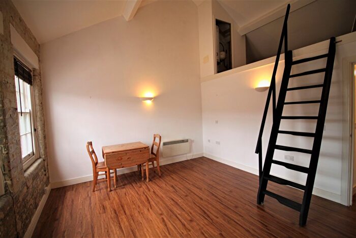 1 Bedroom Flat To Rent In Biscuit Factory, Caroline Street, Birmingham, B3