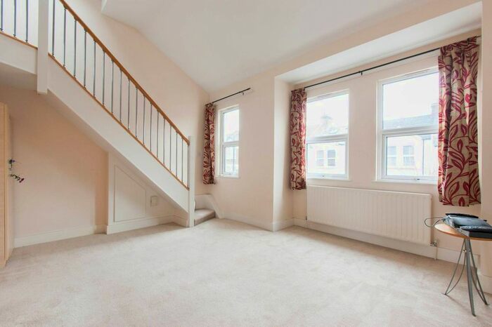 2 Bedroom Flat To Rent In Berrymead Gardens, Acton, London, W3