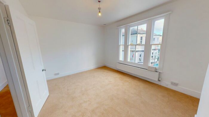 3 Bedroom Flat To Rent In Park Crescent Terrace, Brighton, BN2