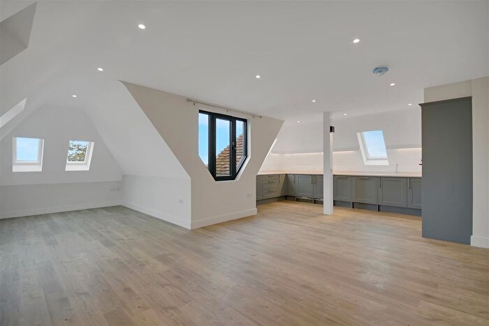 2 Bedroom Flat To Rent In Coombe Lane, Tenterden, TN30
