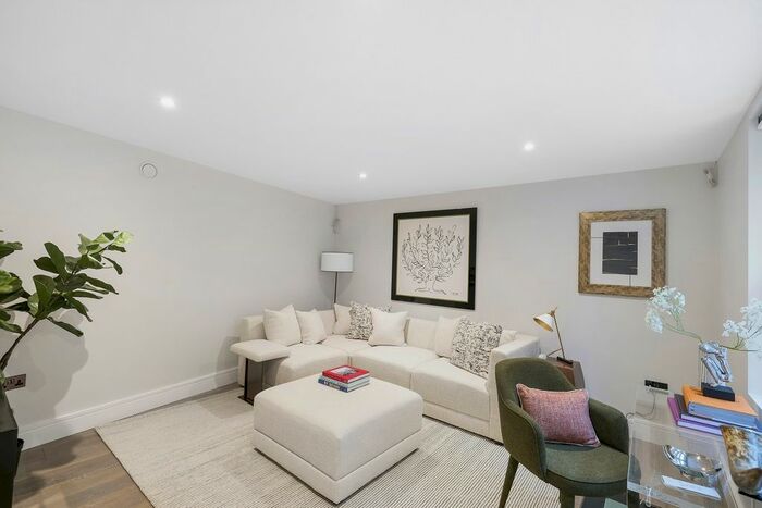 1 Bedroom Mews To Rent In Chapel Side, Moscow Road, London, W2