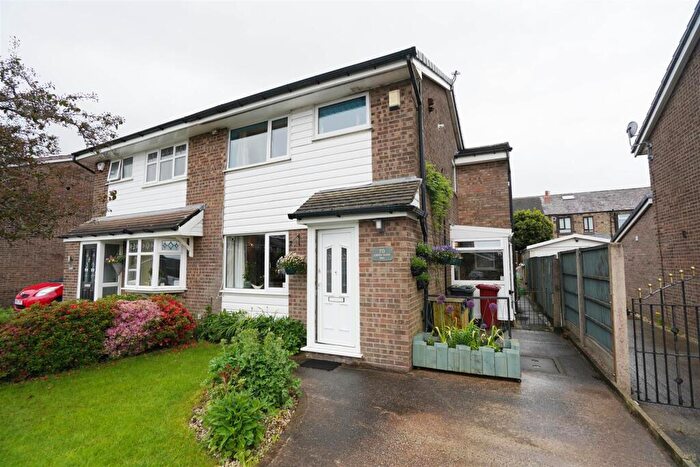 3 Bedroom Semi-Detached House For Sale In Greenbarn Way, Blackrod, Bolton, BL6