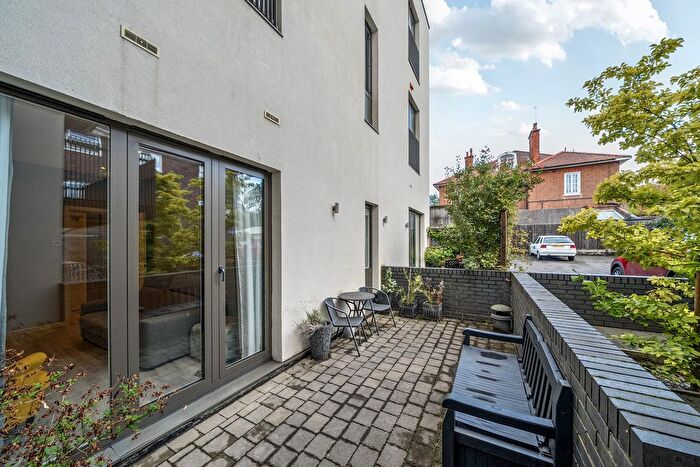 1 Bedroom Flat To Rent In Roxborough Avenue, Harrow, HA1