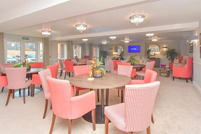 1 Bedroom Flat For Sale In High Street, Rainham, Gillingham, Kent, ME8