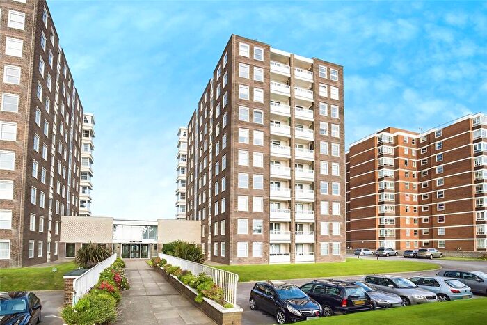 2 Bedroom Flat To Rent In West Parade, Worthing, West Sussex, BN11