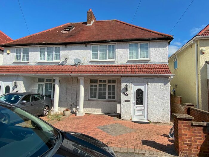 4 Bedroom Semi-Detached House To Rent In Stuart Crescent, Hayes, UB3