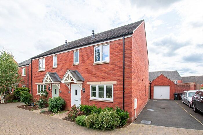 3 Bedroom Semi-Detached House For Sale In Cunningham Drive, Bloxham, OX15