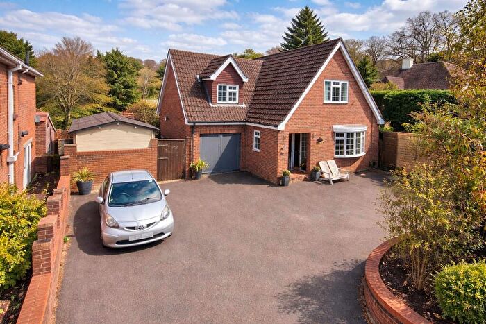 4 Bedroom Detached House For Sale In Bitterne Park, Southampton, SO18