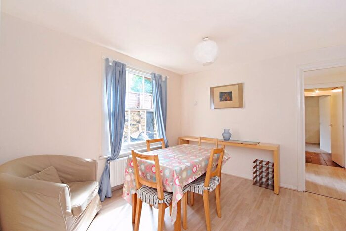 2 Bedroom Flat To Rent In Tennyson Street, London, SW8