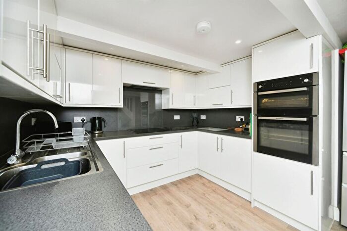 3 Bedroom Detached House For Sale In Stanmer Park Road, Brighton, BN1