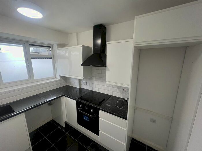 Studio To Rent In Cambridge Heath Road, London, E2