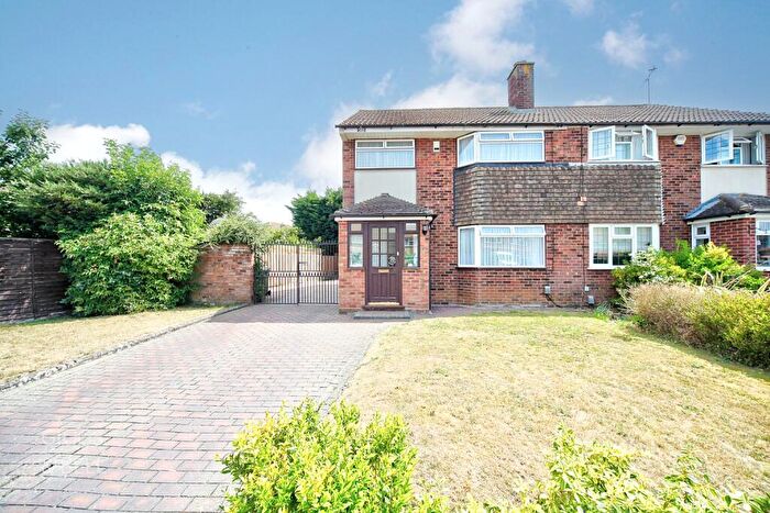 3 Bedroom Semi Detached House For Sale In Swifts Green Road, Luton, Bedfordshire, LU2